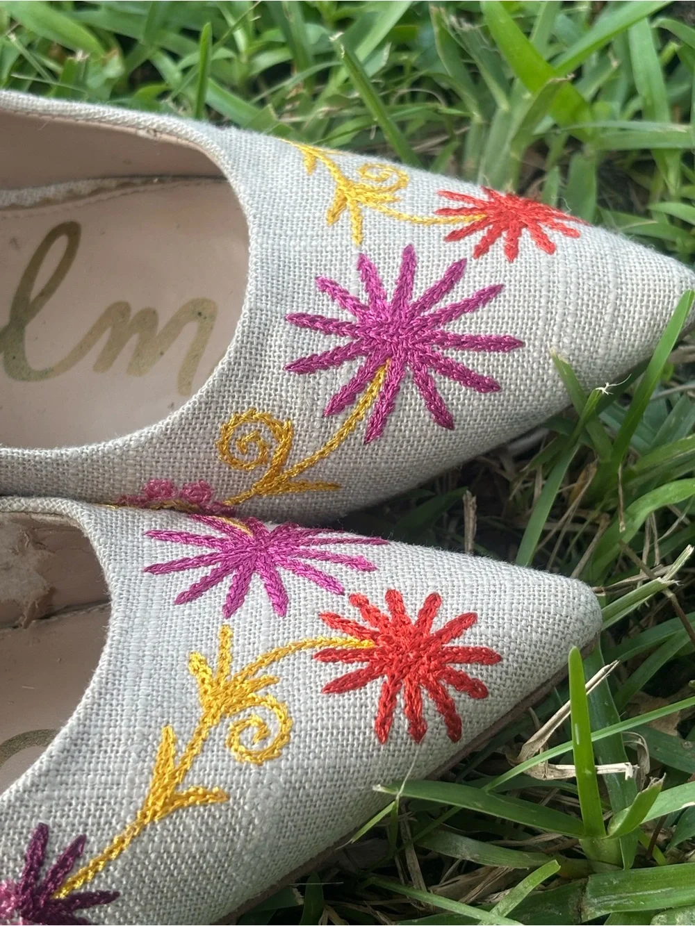Sam Edelman Beige Embroidered Floral Pointed-Toe Pumps Size 9